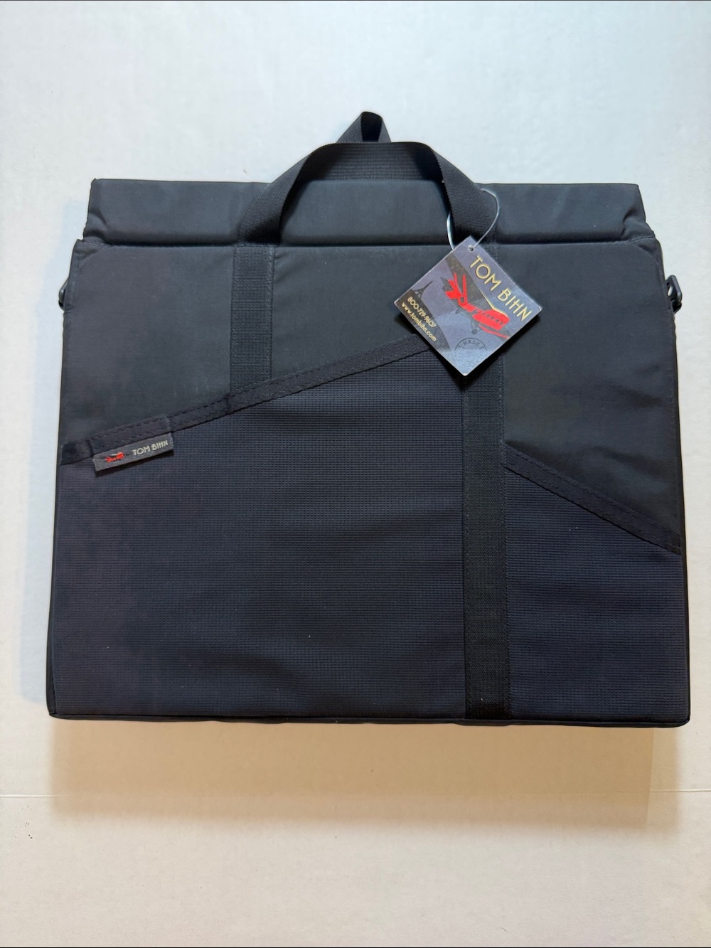 TOM BIHN Horizontal Brain Cell Size 4Z Black Laptop Case NWT Retired